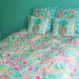 Lilly Pulitzer for Pottery Barn Full/Queen Duvet Cover, Shams, and Decor Pillows